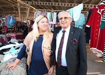 Lider Topaloğlu’ndan pazar esnafına ziyaret