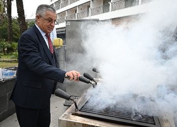 Lider Topaloğlu’ndan üniversite öğrencilerine mangal partisi