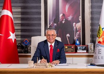 Sanatın ve sanatkarın yanındayız Kemer’de birebir salonda tiyatro ve sinema olacak