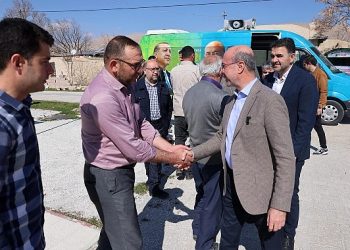Selçuklu Belediye Lideri Ahmet Pekyatırmacı, belediye hizmetlerini yerinde takip ve vatandaşlarla sohbet etmek için dış mahalleleri ziyaret etmeye devam ediyor