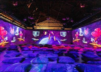 Sevginin ve dostluğun ikonik öyküsü Küçük Prens gösterisi Fişekhane’de devam ediyor