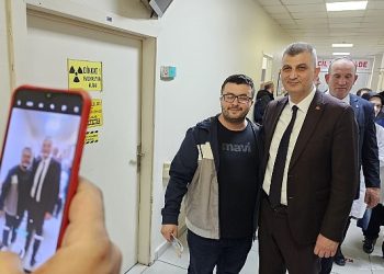 Sezer, “Gölcük’te çalmadık kapı bırakmayacağız”