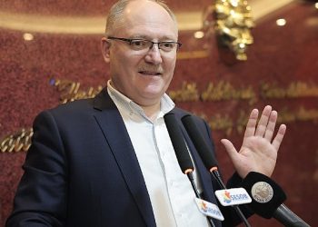 Sivas Belediye Lideri Hilmi Alım bölüm buluşmaları kapsamında Özel Halk Otobüs İşletmecileri ile bir ortaya gelerek istişarelerde bulundu