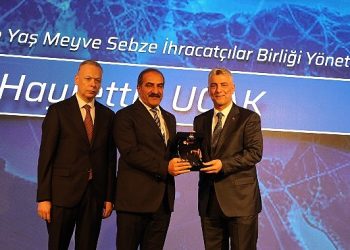 Türkiye’nin en âlâ UR-GE Projesine Egeli yaş meyve zerzevat ihracatçıları imza attı