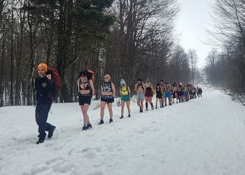 Zihnin Soğukla İmtihanı: Mayo ile karlı dağlara tırmandılar