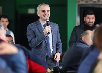 Çiftçi, Şekerpınar esnafıyla bir ortaya geldi