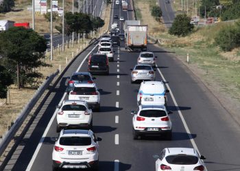 Tatilciler geri dönüyor: İstanbul yönünde yoğunluk artıyor