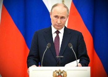 Putin, petrol ve enerji sektörünün üst düzey yöneticilerini ödüllendirdi!