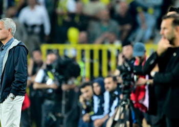 Dev derbi dünya medyasında: Osimhen, Mourinho’yu nakavt etti