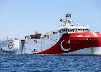 Oruç Reis Süveyş Kanalı’nı geçti