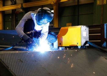 Euro Bölgesi’nin imalat sanayisi beş ayın zirvesinde