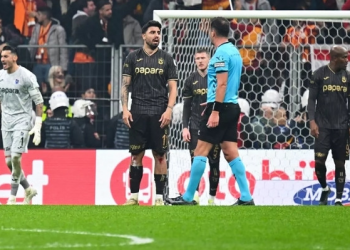 Derbi sonrası Trabzonsporlu oyuncular birbirine girdi