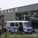 Tesla bayileri alevler içinde: Protestolar kontrolden çıktı!