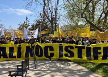 Taraftarlardan Ali Koç’a istifa çağrısı