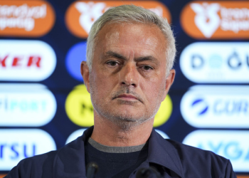 Mourinho’dan Galatasaray’a sert sözler!
