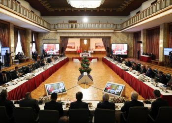 Milli Dayanışma Komisyonu’nda gerginlik: Salon terk edildi