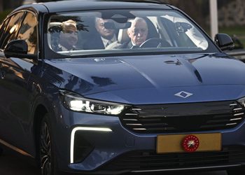 Togg T10F, Erdoğan’a Dolmabahçe’de hediye edildi