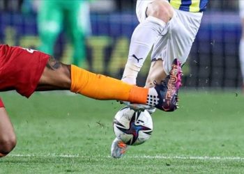 Galatasaray-Fenerbahçe derbisinin saati değişti