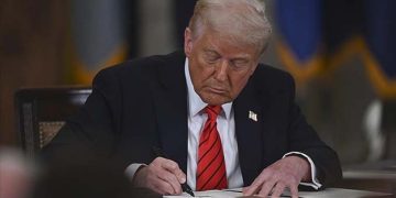 Trump’tan Grönland’a destek veren 8 AB ülkesine gümrük vergisi kararı