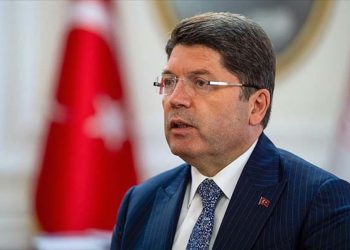 Türk bayrağı provokasyonuna 14 gözaltı