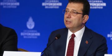 İmamoğlu, ‘resmi evrakta sahtecilik’ davasında hakim karşısında