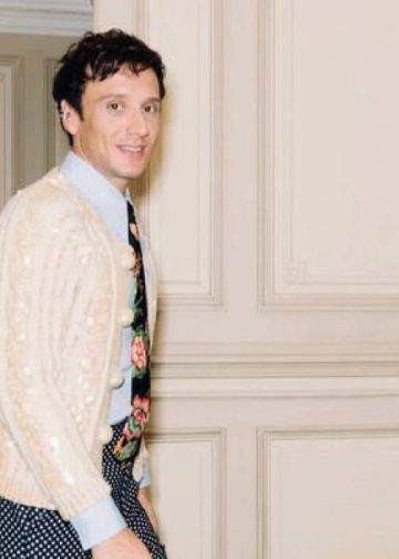 Ünlü şarkıcı Edis Görgülü hakkında yakalama kararı!