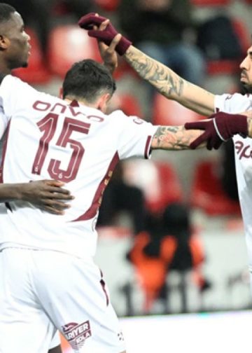 Trabzonspor, Kayseri karşısında 3 puanı 3 golle aldı